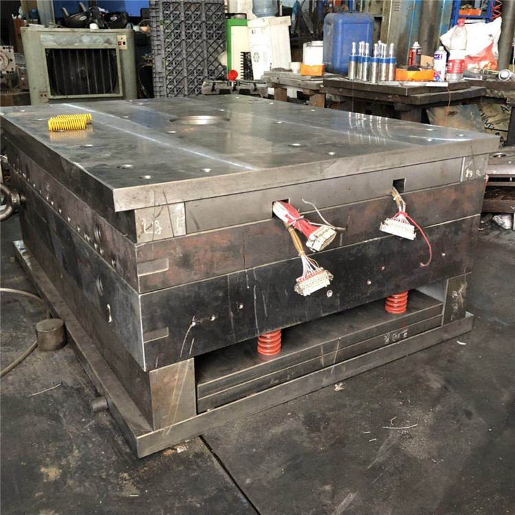 塑料隔離墊模具